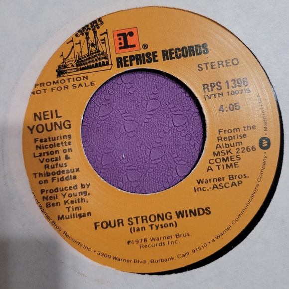 Lot of 2 Neil Young 45 rpms ; GOOD condition, BOTH ARE RARE PROMOTIONAL COPIES! - Picture 4 of 5